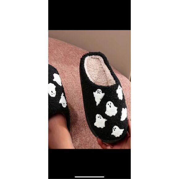 COPY - Six lil  ghost themed, plush lined slippers size 8.5-9 - Picture 4 of 10